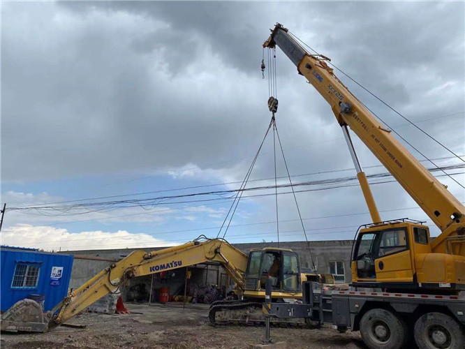 太仓市25吨吊车的工作半径是多少？