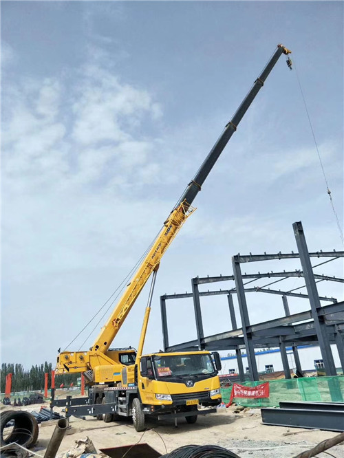 太仓市超高层建筑钢结构吊装案例